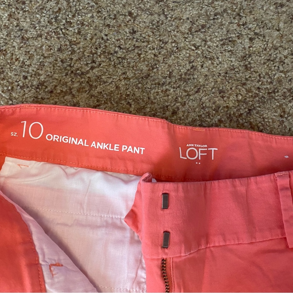 LOFT  CAPRI PANTS